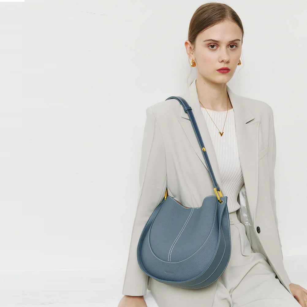 Luxuriöse Designer-Schultertasche aus Leder